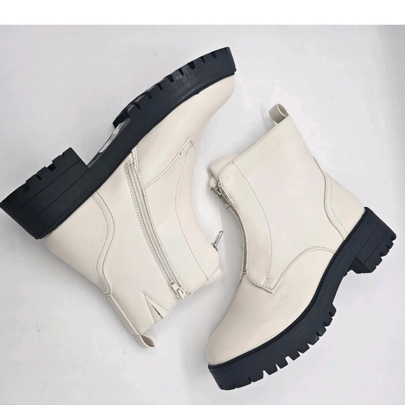 New York And Company Allie White Block Heel Lug Sole Ankle Boots Size 10 - Picture 11 of 13